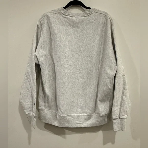 Quinnipiac Grey Crewneck, woman’s XL - Picture 2 of 4